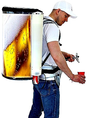 Para hacer realidad el sueño, Rocketpacks ha convertido una mochila en un dispensador de cerveza.